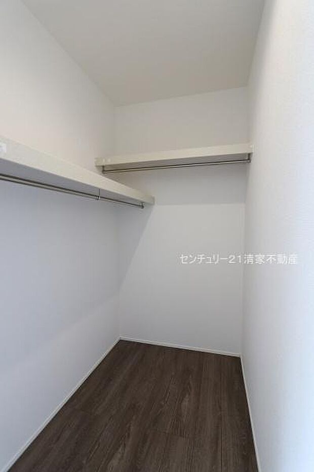 たっぷり収納のウォークインクローゼット！(2026年08月撮影)