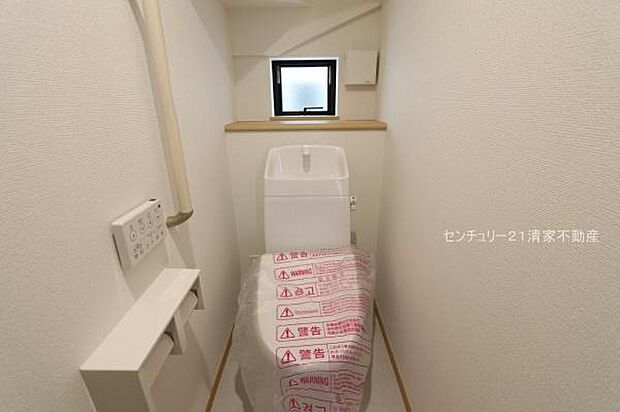 A号棟:手すりがついているため、ご年配の方も安心(2026年07月撮影)