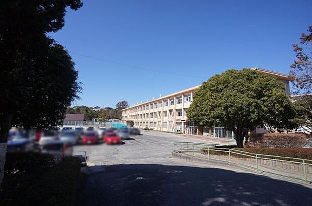 南山中学校まで2400m、南山中学校まで2400m(徒歩約30分)
