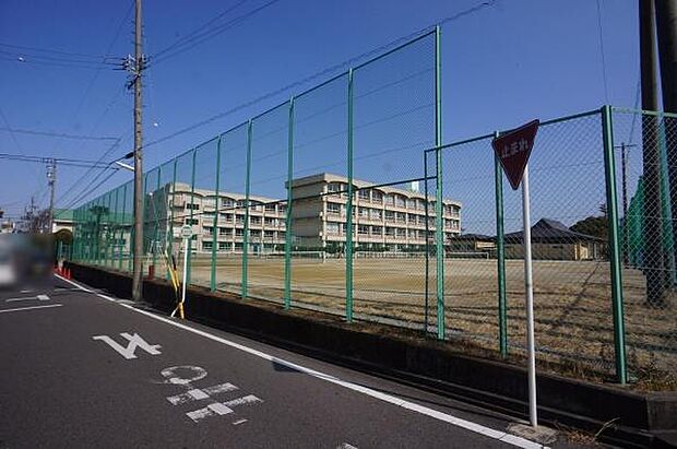 西中学校まで900m、西中学校まで900m(徒歩約12分)