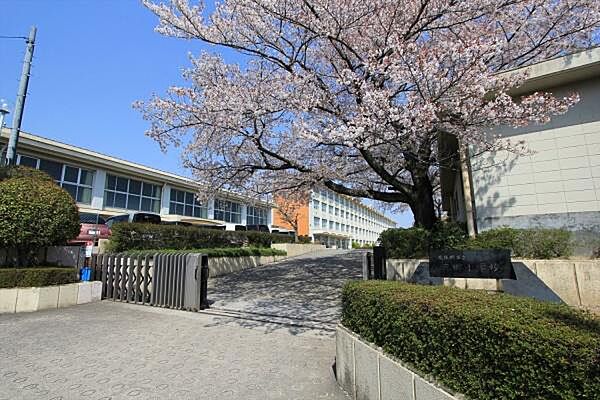 三郷小学校まで450m、三郷小学校まで450m(徒歩約6分)