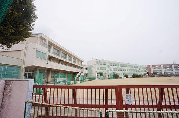 守山北中学校まで1100m、守山北中学校まで1100m(徒歩約14分)