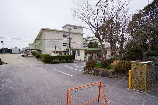 長根小学校まで900m、長根小学校まで900m(徒歩約12分)
