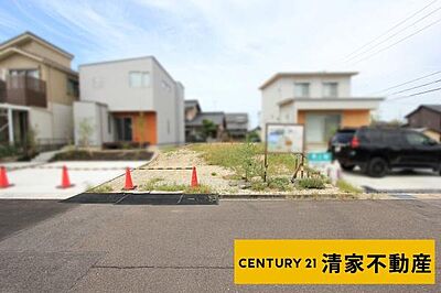 外観:南側道路で日当たり良好!(2025年09月撮影) 外観:南側道路で日当たり良好!(2025年09月撮影)