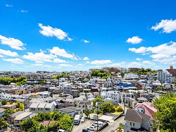 バルコニーからの眺望です！是非一度現地までお越しください。ご自宅まで送迎も可能です。
