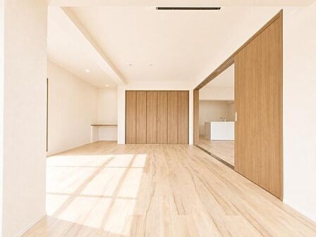 二面採光の明るく、落ち着きのある洋室!休日はこちらでおくつろぎ下さい♪