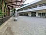 周辺：小机幼稚園まで802m、徒歩約10分です。広い園庭はもちろん、原っぱや畑、林もあります。遊びを大切にした教育を行っています。