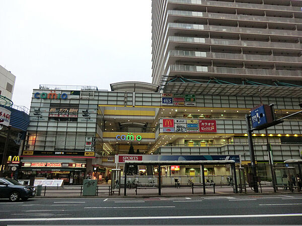 camioまで932m、上大岡駅前の商業施設です。ファミレス、寿司屋、ミスド、ドトール、マック、ラーメン屋など多種な飲食店入ってます。