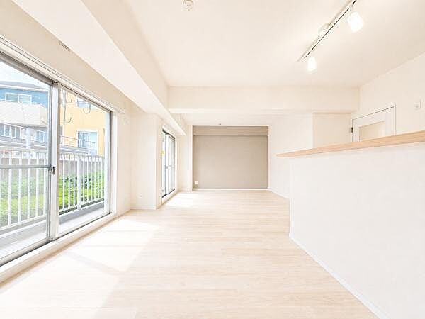 家族が自然と集まるリビングは落ち着きのある空間です♪