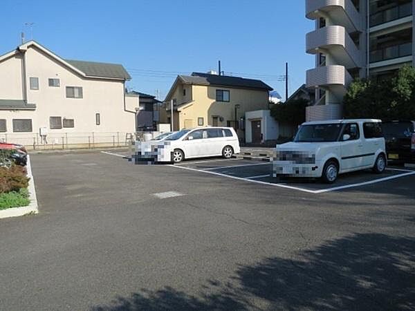 画像16:駐車場