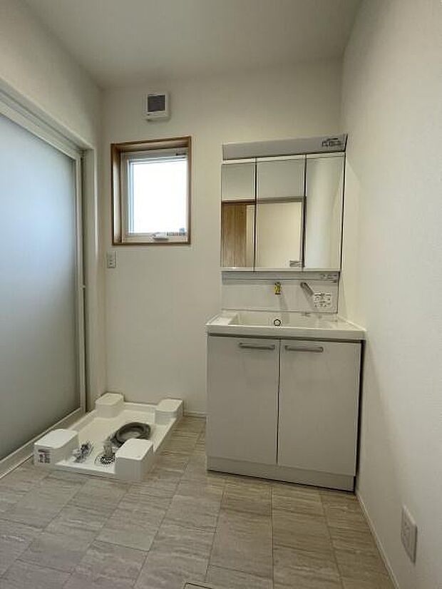 洗面室窓があり通気性良好!