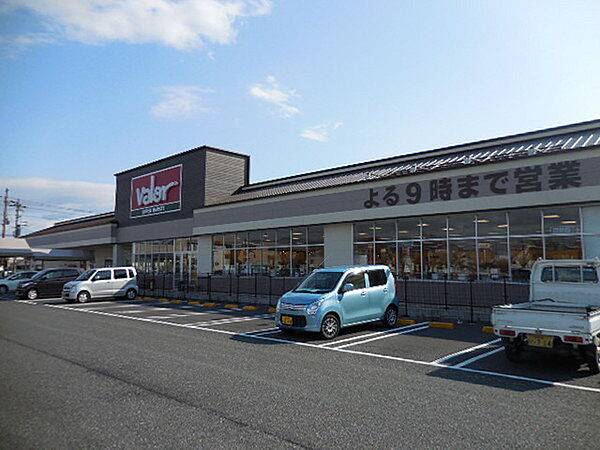 バロー南彦根店まで795m、営業時間　10時～21時（日曜日は9時開店）