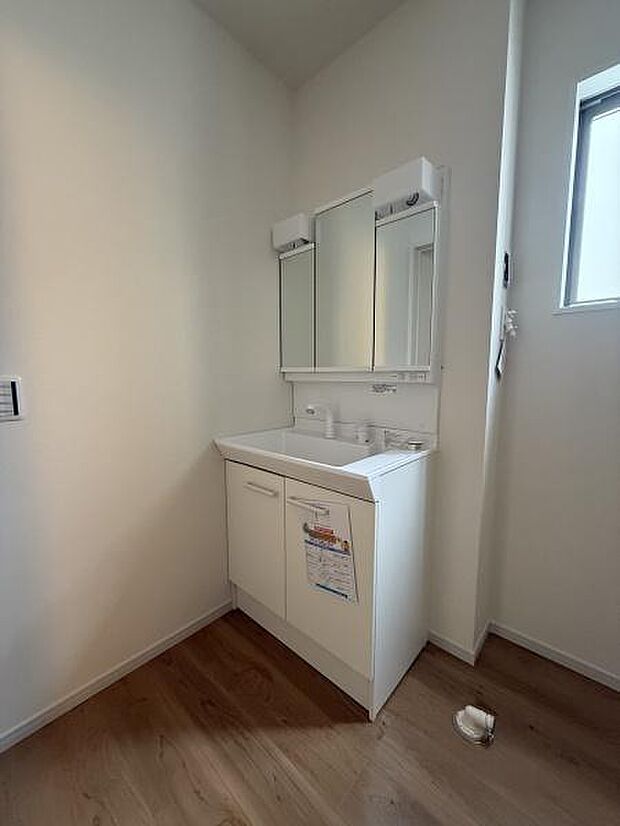 洗面室窓があり通気性良好！