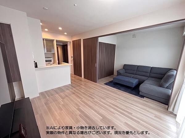 約13帖のリビング※掲載写真はAI処理により家具・小物を消去しています。実際の室内状況とは異なる場合があります。現況を優先とします。