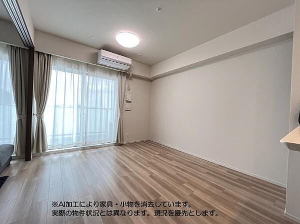 大きな窓があり日当たり良好です！※掲載写真はAI処理により家具・小物を消去しています。実際の室内状況とは異なる場合があります。現況を優先とします。