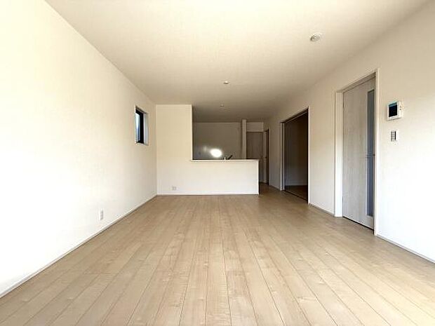 16帖の明るいリビング