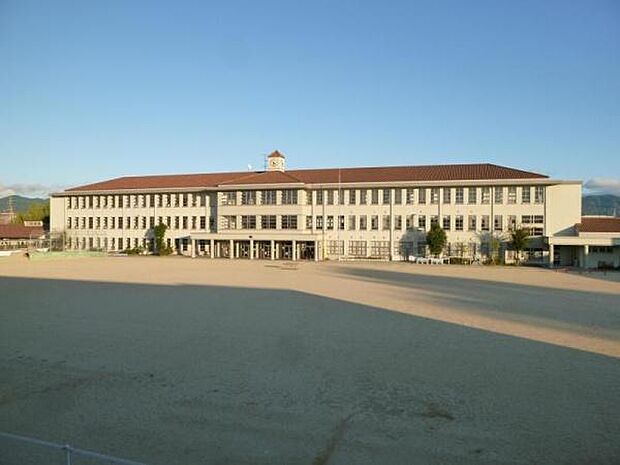 豊郷町立豊郷小学校まで351m