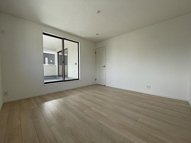 同社施工例写真主寝室は大き目クローゼット付きです!色・仕様は実際の物件と異なる場合がございます。