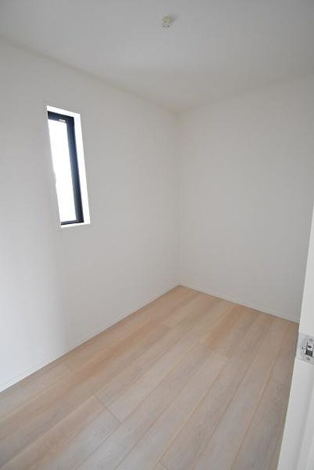 同社施工例写真 1階ユーティリティルームはランドリールームとして収納として多用途に使えるお部屋です。