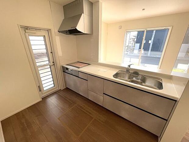 キッチン同社施工例写真色・仕様は実際の物件と異なる場合がございます。