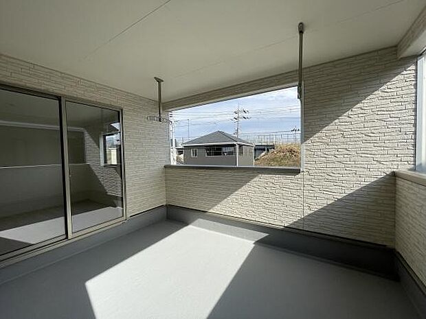 同社施工例写真　日当たり良好なバルコニー