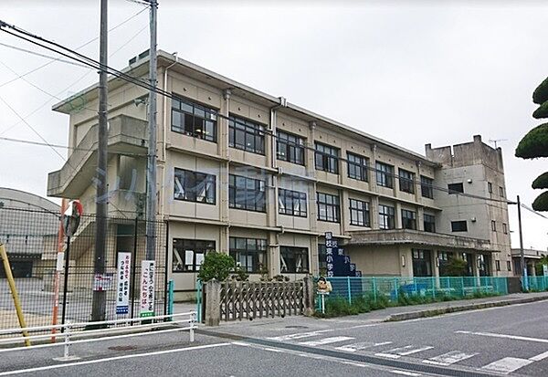 彦根市立稲枝東小学校まで835m
