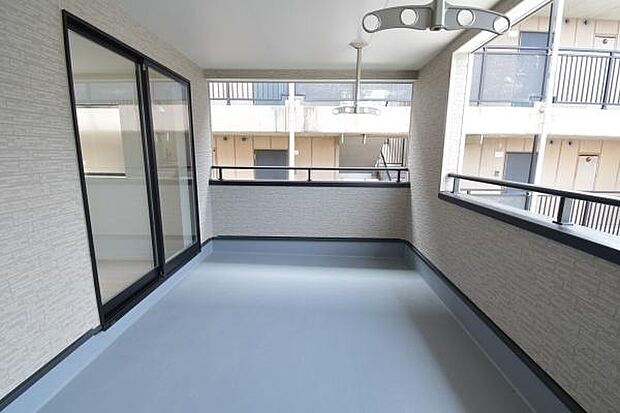 日当たり良好なバルコニー同社施工例写真色・仕様は実際の物件と異なる場合がございます。