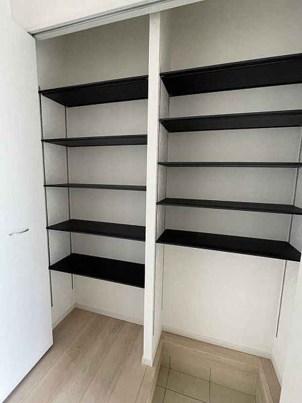 玄関収納同社施工例写真色・仕様は実際の物件と異なる場合がございます。