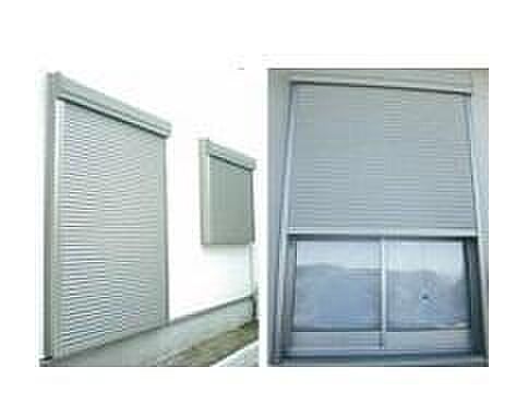 1階はシャッター雨戸付で防犯対策に！