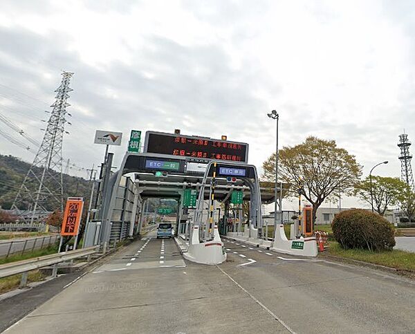 名神高速道路彦根ICまで594m