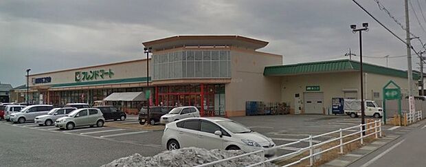 フレンドマート彦根地蔵店まで897m、営業時間　9時30分～22時