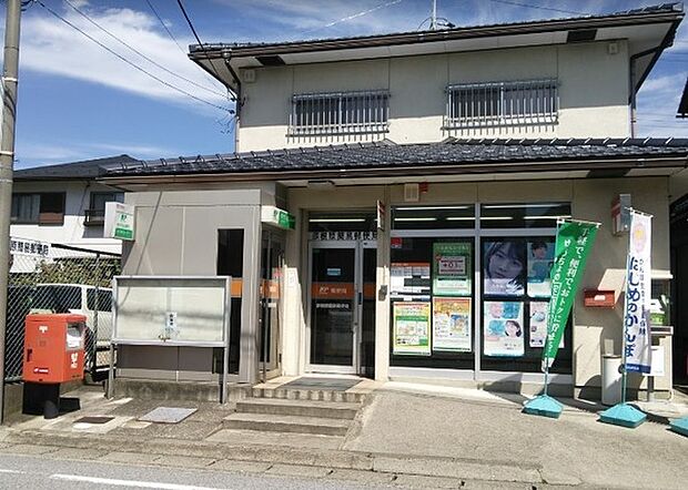 彦根原簡易郵便局まで1727m、営業時間 10時~21時(日曜日は9時開店) スギ薬局、コインランドリー、クリーニングが隣接しています