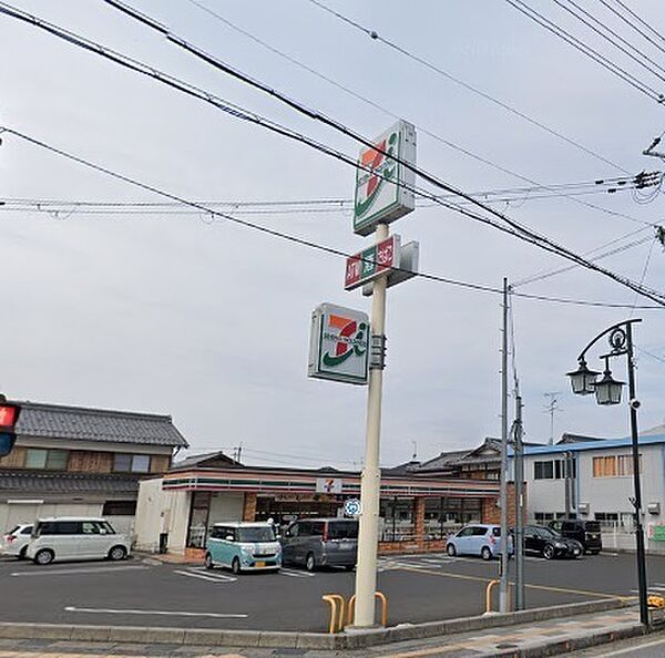 セブンイレブン能登川垣見店まで813m