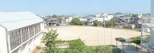 多賀町立多賀小学校まで340m