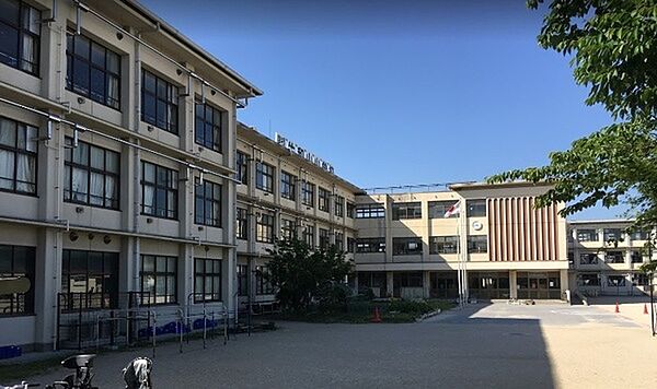 彦根市立佐和山小学校まで450m