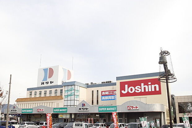 Pマートサンペデック店まで674m、 営業時間 09:00~21:45クリーニング店、パン屋、花屋等併設。