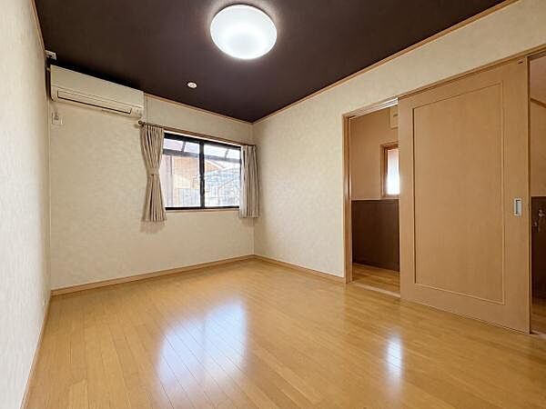 1階洋室6帖※居住中の為、掲載写真はAI処理により家具・小物を消去しています。実際の室内状況とは異なる場合があります。現況を優先とします。