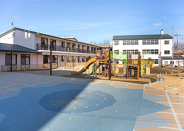 認定こども園新光明池幼稚園まで1298m