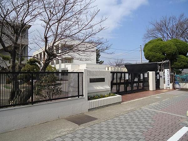 忠岡町立東忠岡小学校まで680m