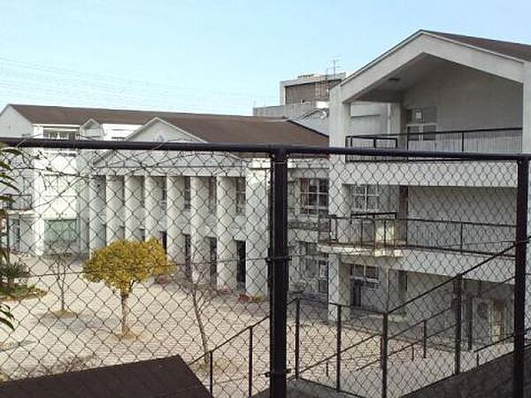 和泉市立北池田中学校まで1118m