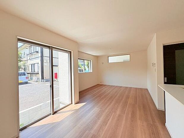 陽当たり良好で明るいリビングです