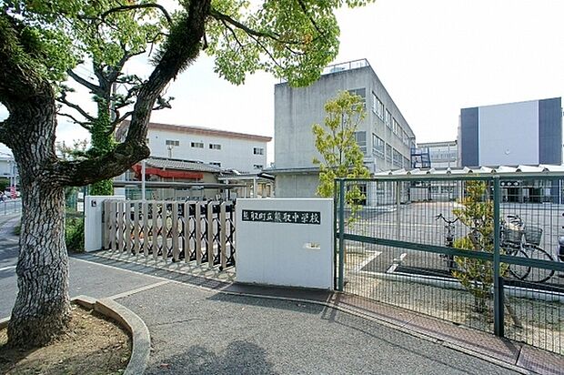 熊取町立熊取中学校まで577m