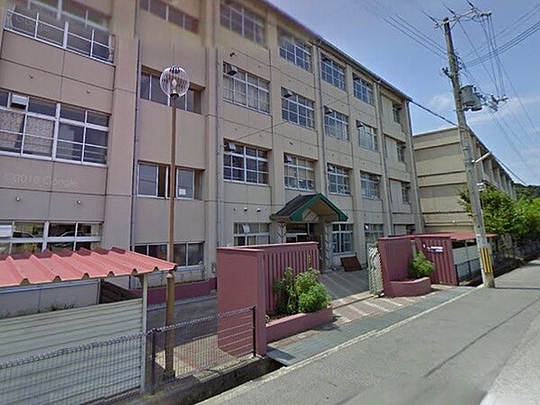 岸和田市立山滝中学校まで3220m