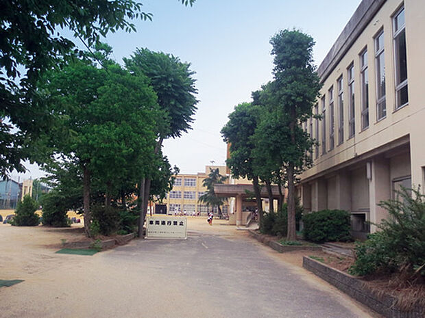 岸和田市立大芝小学校まで313m