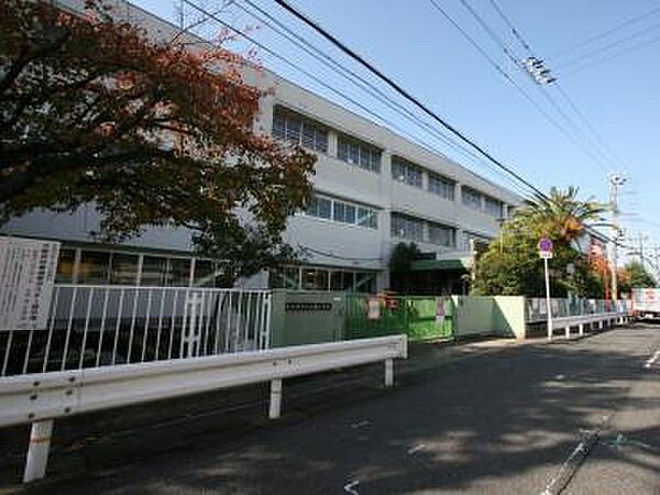 泉大津市立上條小学校まで693m