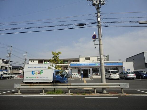 ローソン岸和田上野町東店まで700m