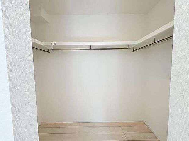 WIC付きで沢山収納出来ます♪