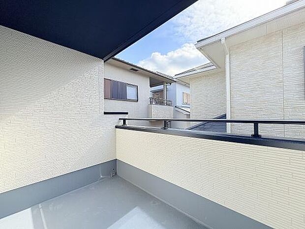 南向きバルコニー!陽当たり良好です♪