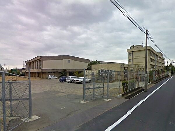 泉佐野市立第三中学校まで1049m