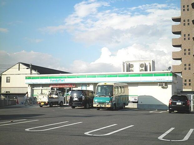 ファミリーマート泉大津北豊中町店まで303m